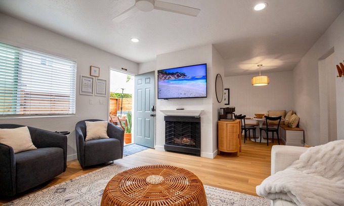 Huntington Beach Condominio | Cozy Condo, Walk to Beach, Bikes, BBQ, Downtown, Fire Pit, WIFI, Surf City