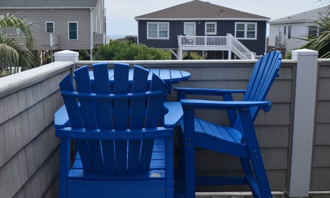 Ocean Isle Beach Condominio | Cozy condo with ocean view, private beach access, 3 pools and tennis courts