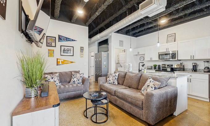 Nashville Condominio | Cozy condo with streaming and cable TV, Wi-FI & great location