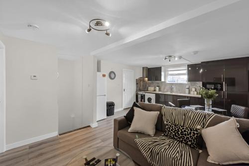 Stamford Hill Apartamento | Cozy & Contemporary 2-BR Flat Near Shops & Transit