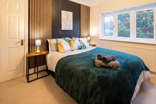 Staple Hill Casa | Cozy Contractor 5 bedroom 2bath home WIFI Parking SMART TV