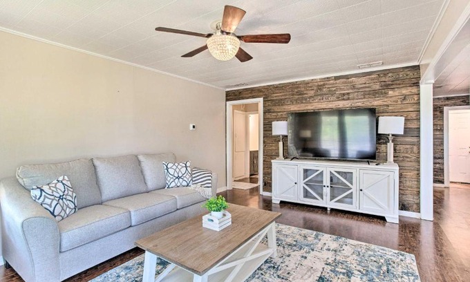 Sherman Casa | Cozy, Convenient Sherman Home with Private Yard
