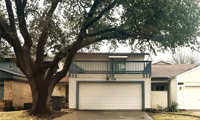 Euless Casa | Cozy, Convenient Townhome Living