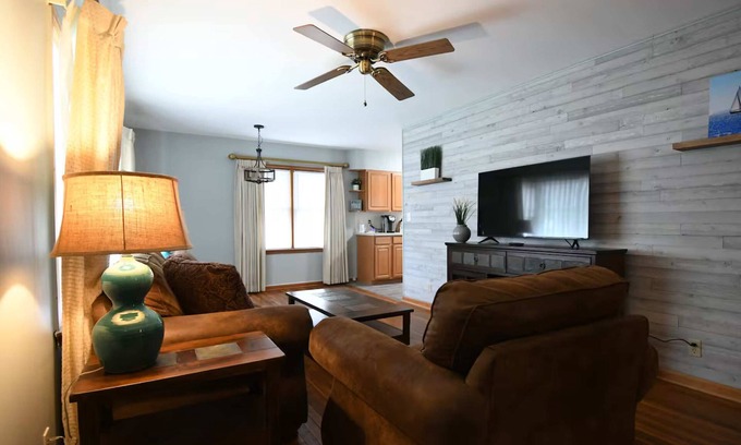 Lake Geneva Casa | Cozy Corner House – Stay for 7