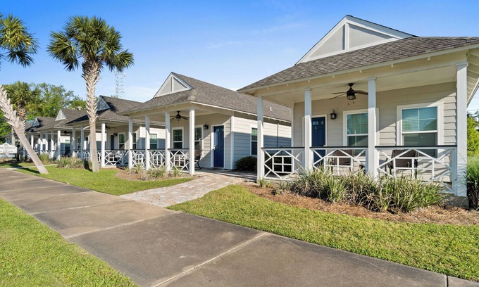 Port St. Joe Cabaña | Cozy Cottage 1 of 6 at Pool| 2BR | Grill | Close to Bay & Marina