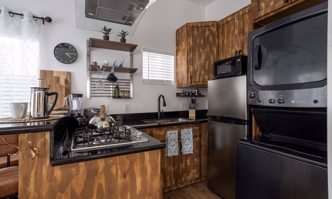 Watts Cabaña | Cozy cottage 10 min from LAX and downtown