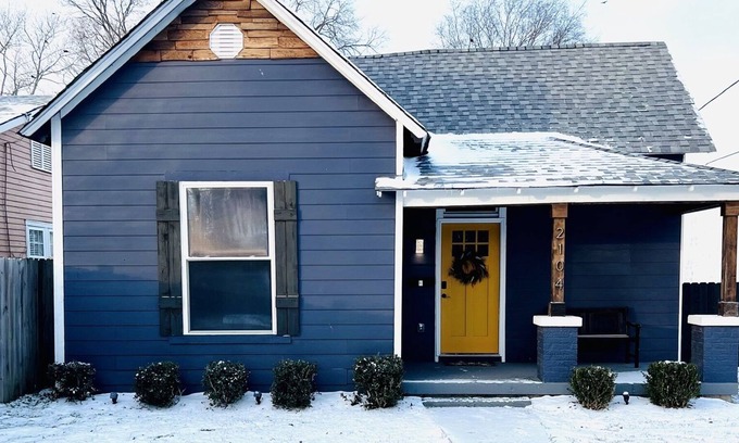 North Nashville Cabaña | Cozy Cottage 3 Miles to Broadway!