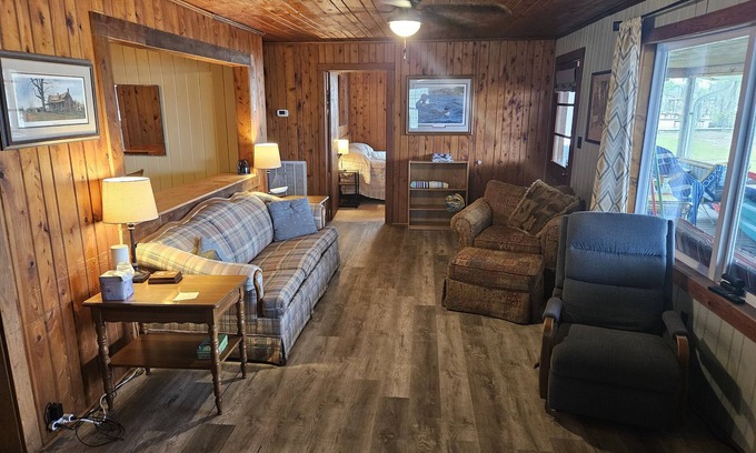 White Lake Cabaña | Cozy cottage at White Lake 4 Bedroom and 2 Bath is able to sleep 11-13