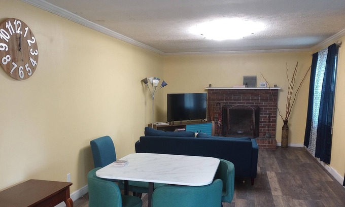 Oakley Cabaña | Cozy cottage close to Biltmore, Downtown, and Parkway!