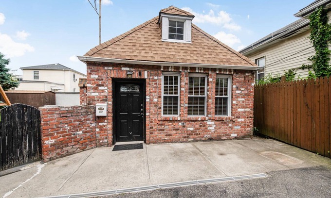 Southeast Yonkers Cabaña | Cozy cottage close to NYC