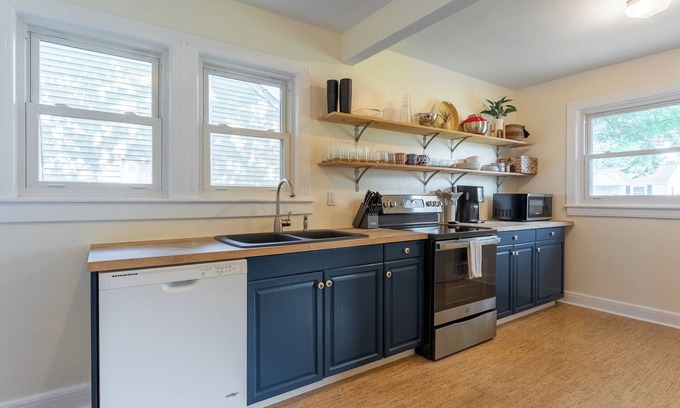 Greenwood Casa | Cozy Cottage | Fenced yard | Fire Pit