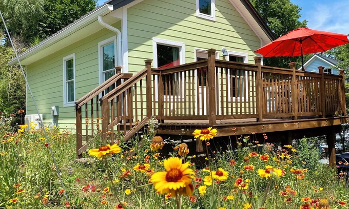Bolivar Cabaña | Cozy Cottage. Great hikes nearby, & walking distance to historic Harpers Ferry..