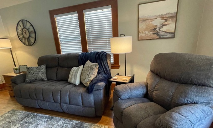 Fort Dodge Casa | Cozy Cottage home in a great location and neighborhood.