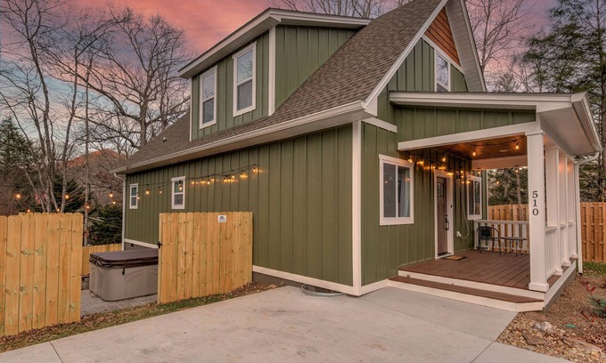 Black Mountain Cabaña | Cozy Cottage- Hot Tub/16 mi from Asheville/ Fire Pit/Arcade/Foosball