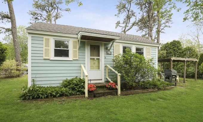 Eastham Cabaña | Cozy Cottage in Eastham near National Seashore