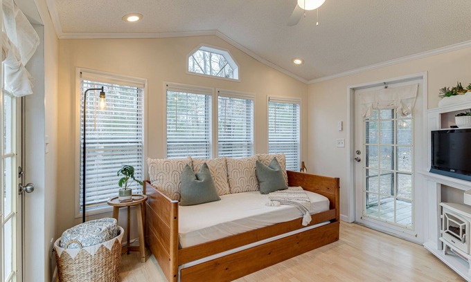 Monteagle Cabaña | Cozy Cottage in Monteagle!