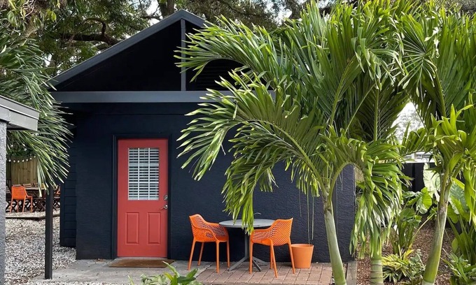 Orlando Cabaña | Cozy Cottage in Orlando's Garden District