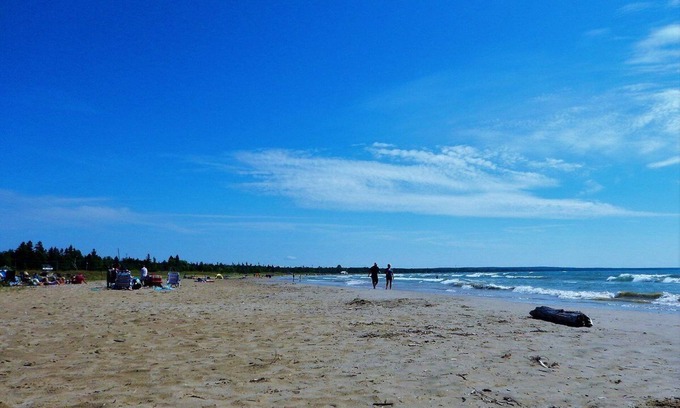 Sauble Beach Cabaña | Cozy cottage in Sauble Beach - Steps to beach