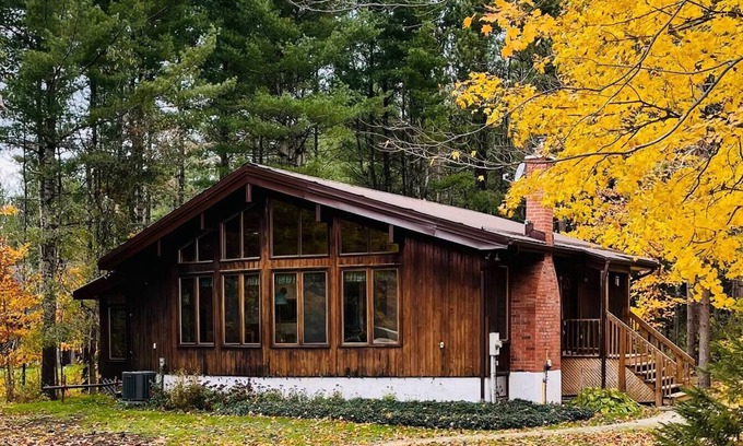 Flesherton Chalet De Esquí | Cozy cottage in the woods near trails & waterfalls
