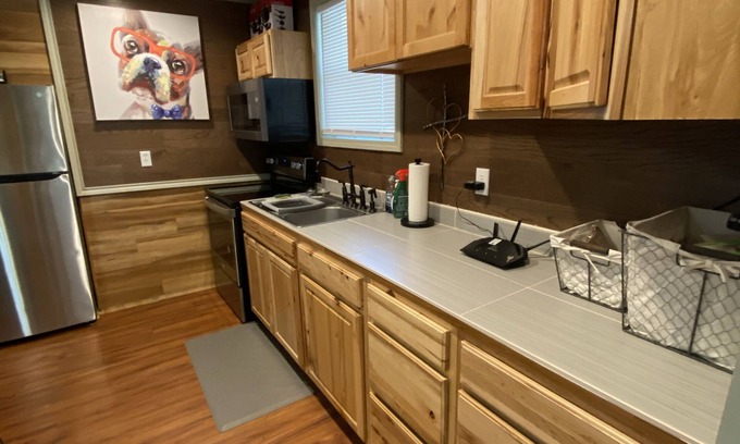 Webberville Cabaña | Cozy cottage in the country w/ hot tub! 20 minutes away from downtown Austin