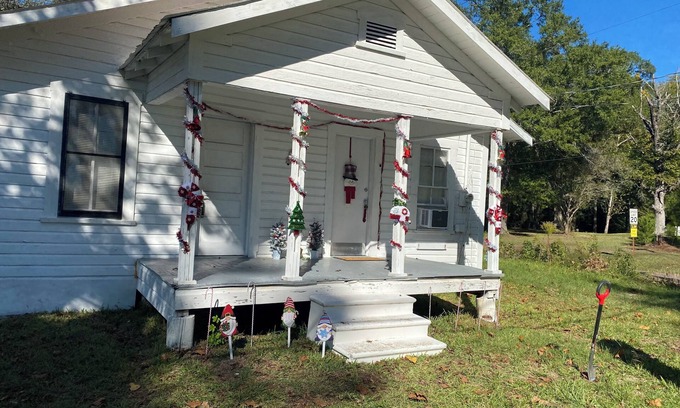 Zavalla Cabaña | Cozy Cottage in Zavalla. Minutes to Lake Sam Rayburn near Cassel Boykins.