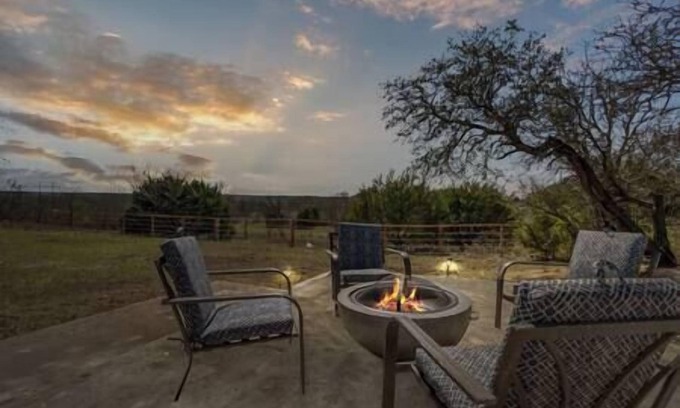 Weatherford Casa | Cozy Cottage just 15 Mins North of Downtown Weatherford!