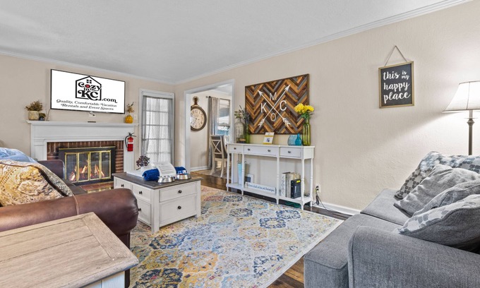 Blue Township Casa | Cozy Cottage Minutes From Stadiums + Parking and Fenced in Yard