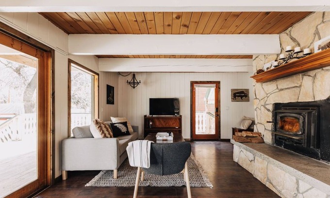 Sugarloaf Cabaña | Cozy Cottage Minutes from Big Bear Lake and Skiing