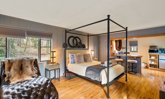 Asheville Cabaña | Cozy cottage minutes from downtown Asheville with a countryside feel