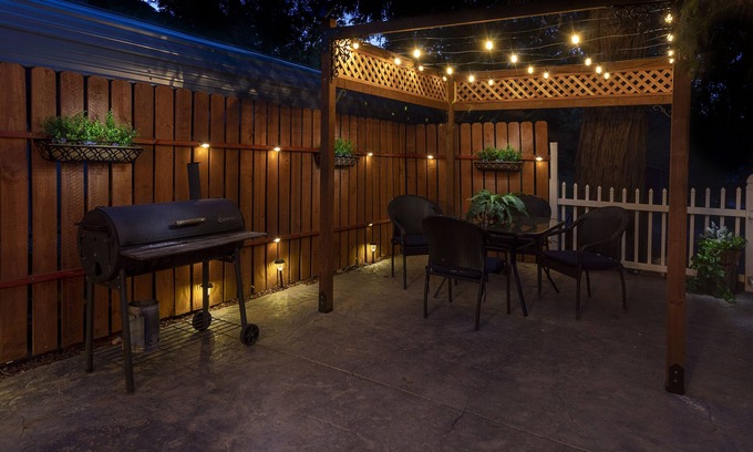 Wishon Cabaña | Cozy cottage near Bass Lake and Yosemite, with Sundeck, Firepit & Pergola areas.