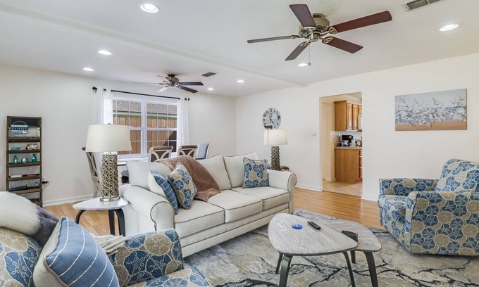 Gulfport Cabaña | Cozy Cottage Near Beach Sleeps 9