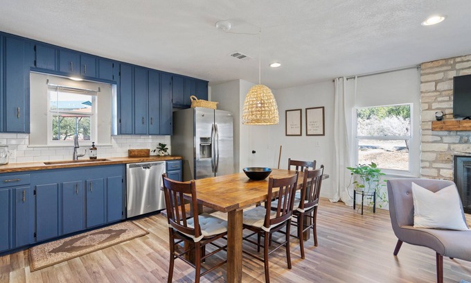 Oatmeal Casa | Cozy Cottage on Flat Creek - 5 min from Flat Creek Winery!