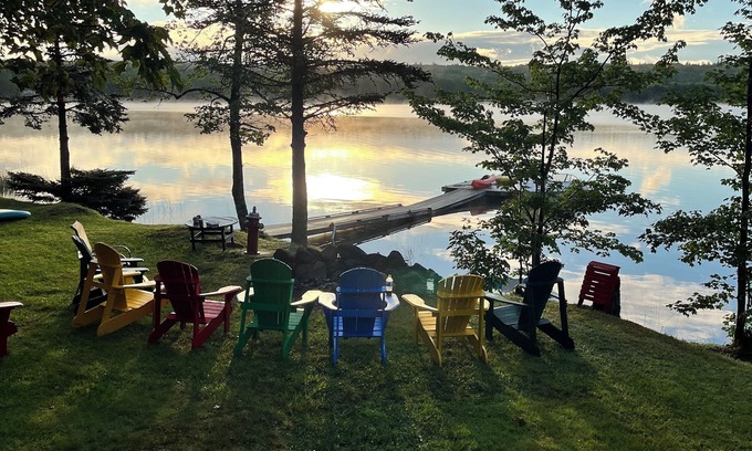 Hampton Cabaña | Cozy cottage on Rumsey Lake, for your family vacation!
