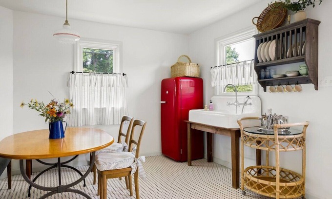 Washington Cabaña | Cozy cottage on Sprawling 55 Acre Horse Farm