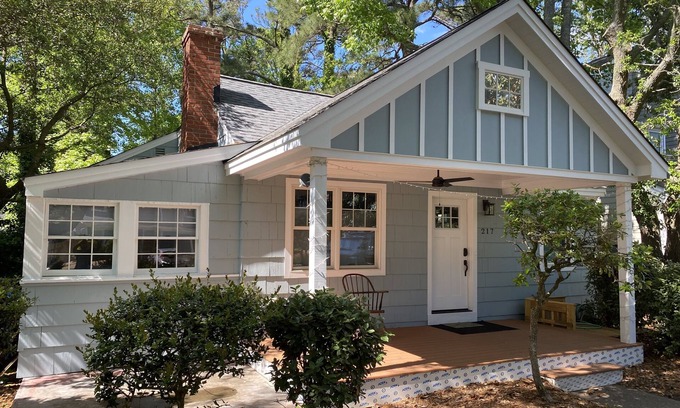 Northeast Virginia Beach Cabaña | Cozy Cottage on Idyllic Cul-de-sac