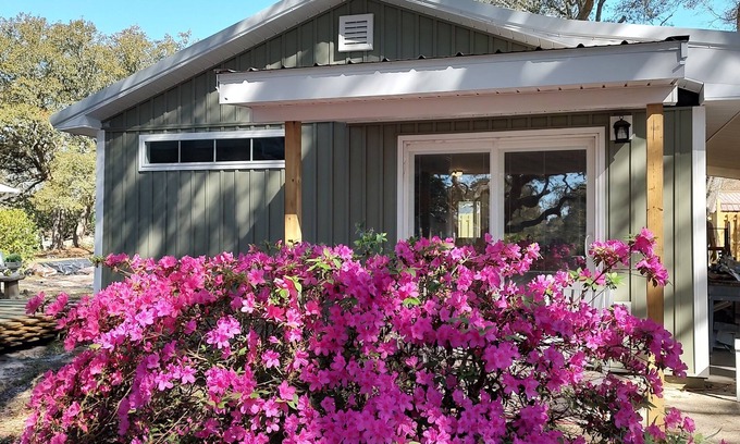Supply Cabaña | Cozy Cottage one mile from the Beach and Boat Ramp! Pet Friendly Too!!
