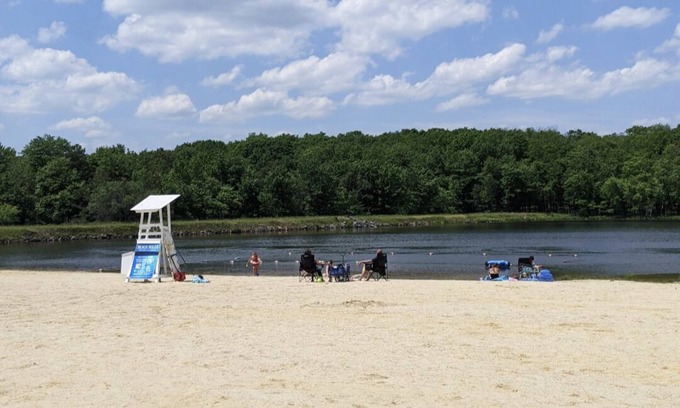 Albrightsville Cabaña | Cozy Cottage Poconos Getaway 2 Blocks to The Lake!