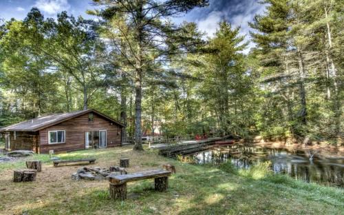 Canadensis Casa | Cozy Cottage Rental with Small Private Pond in Canadensis, Pennsylvania