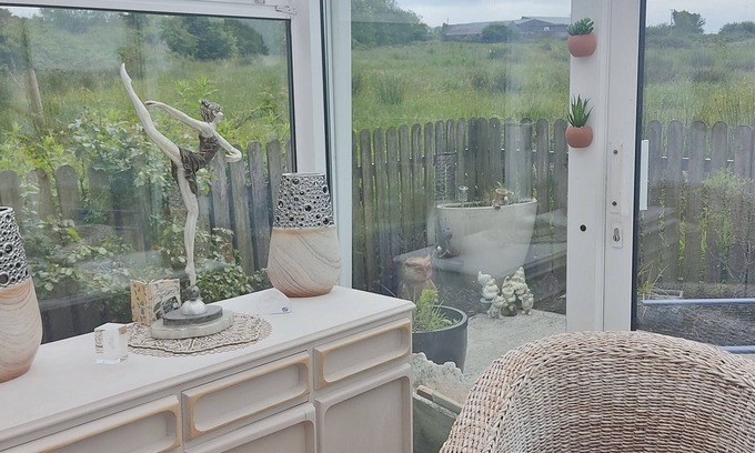 Listowel Casa | Cozy Cottage Retreat in Listowel pet Friend