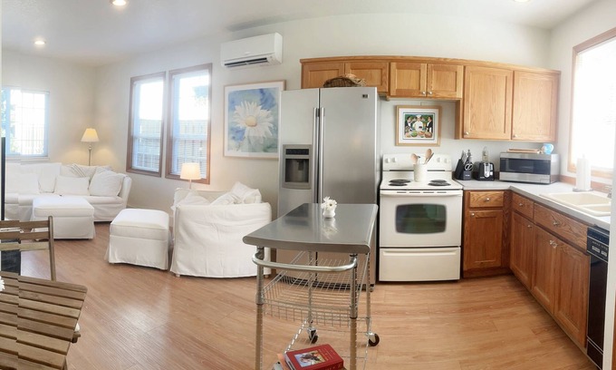 Newberg Cabaña | Cozy Cottage settled in the heart of beautiful Yamhill Valley wineries.