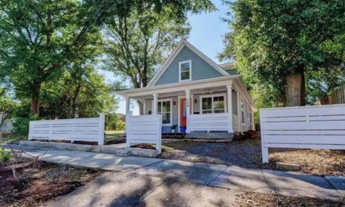 Wilmington Cabaña | Cozy Cottage Style Home near downtown Wilmington