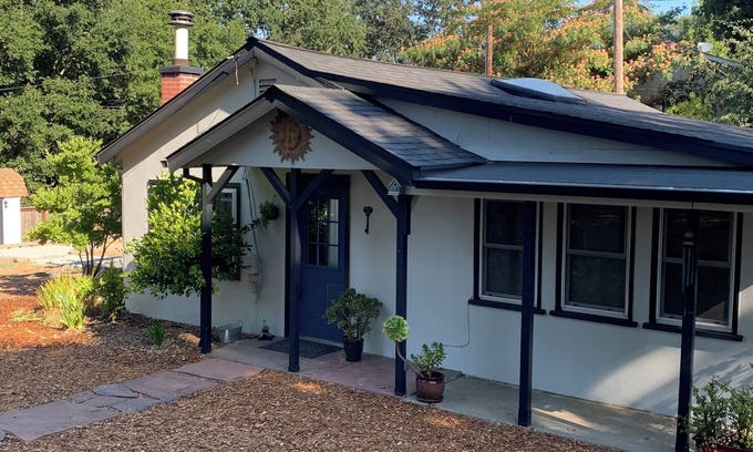 Healdsburg Cabaña | Cozy cottage tucked away on a private country road