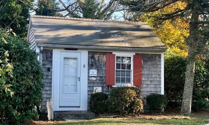 Eastham Cabaña | Cozy Cottage