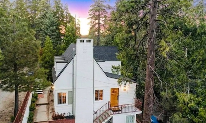 Lake Arrowhead Cabaña | Cozy Cottage w/ Lake Access near Village in Lake Arrowhead