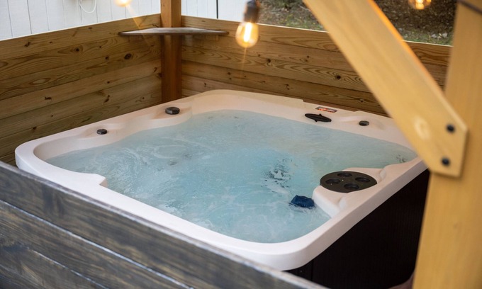 Tobyhanna Cabaña | Cozy Cottage w/ Private Hot Tub & Fire Pit