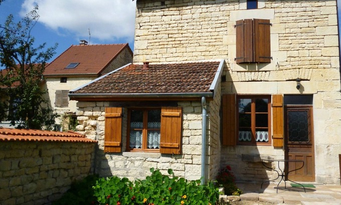 Pont-la-Ville Cabaña | Casa rural independiente con jardín, pesca y bicicletas en Pont-la-Ville