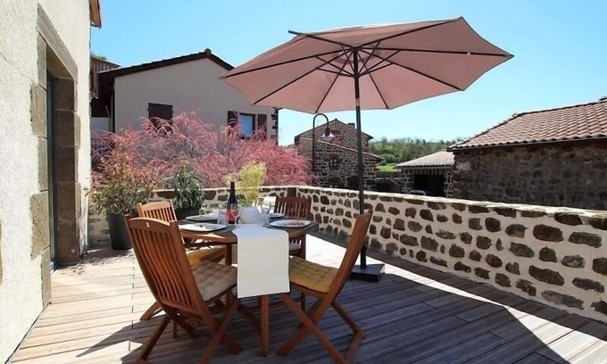 Polignac Cabaña | Casa independiente con terraza soleada, cerca de Puy-en-Velay, ideal para senderismo y relajación