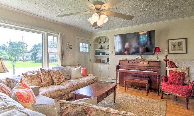 Cambridge Casa | Cozy Cottage with Yard Less Than 2 Mi to Choptank River
