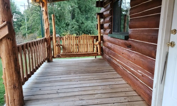West Union Cabina | Cozy Country Cabin close to West Union!