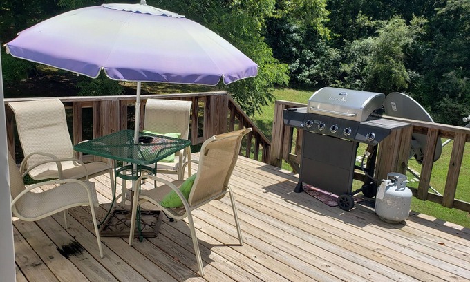 Guion Cabaña | Cozy country cottage. Half a mile from the river.